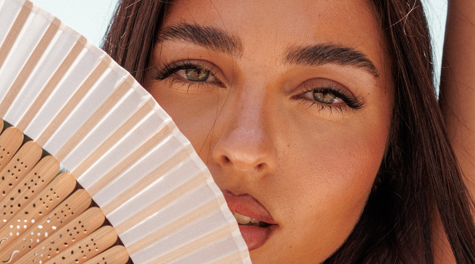 The Summer Lash Edit: Pre-Glued Lashes That Survive the Heatwave