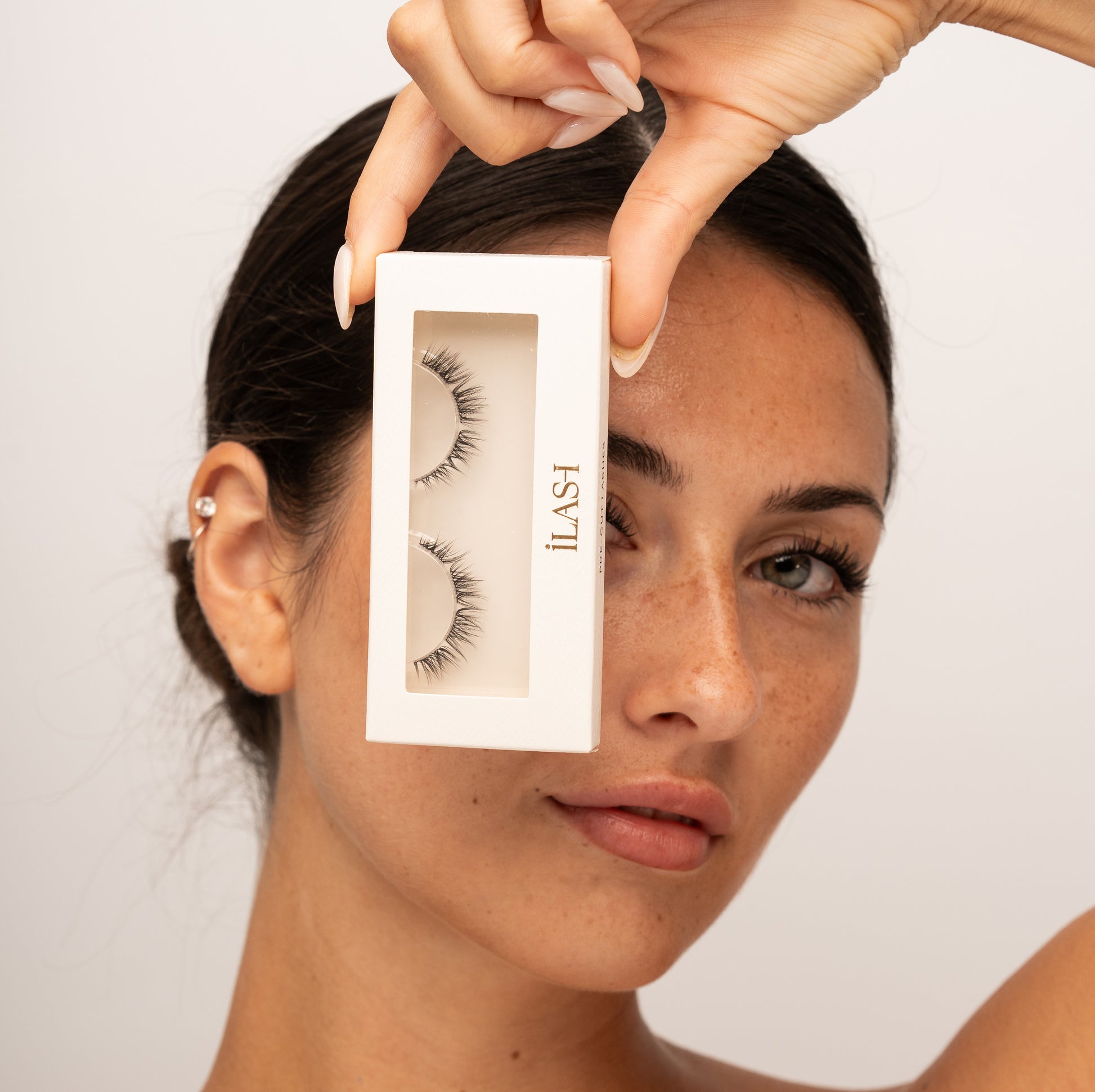 The Minimalist Pre-Cut Lashes